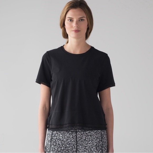 NEW! Lululemon Sole Training Short Sleeve Shirt Black SZ 4 - Picture 3 of 16